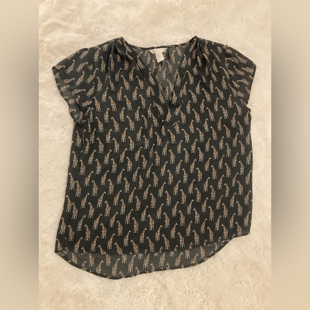 H&M Conscious Semi Sheer Gray Giraffe Print Short Sleeve Top Women’s Size 12